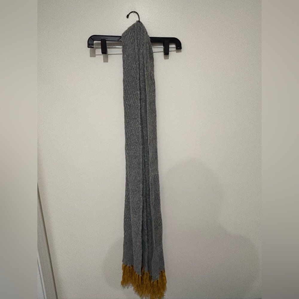 Universal Thread Beanie and Scarf Gray Set